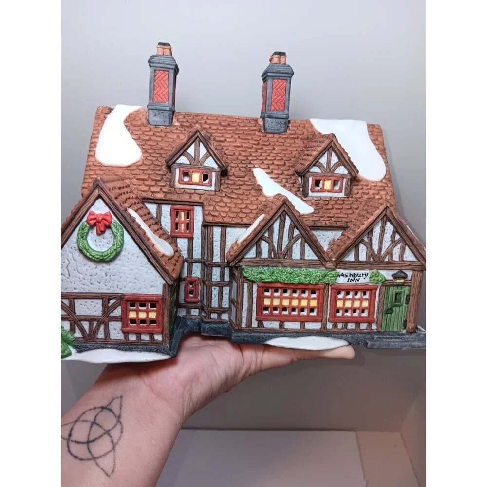 Dept 56 “Ashbury Inn” Heritage Village Collection Retired 1991